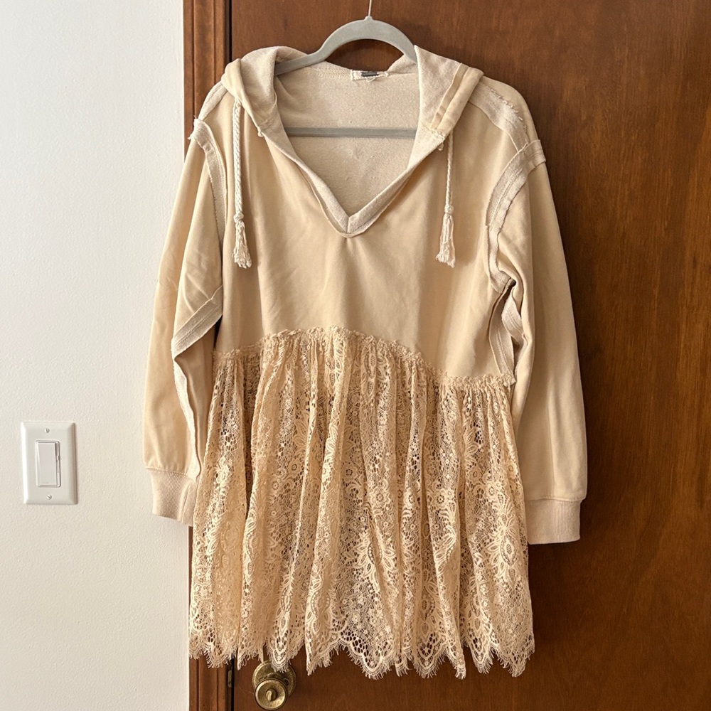 Gimmicks by BKE Cream Knit Top